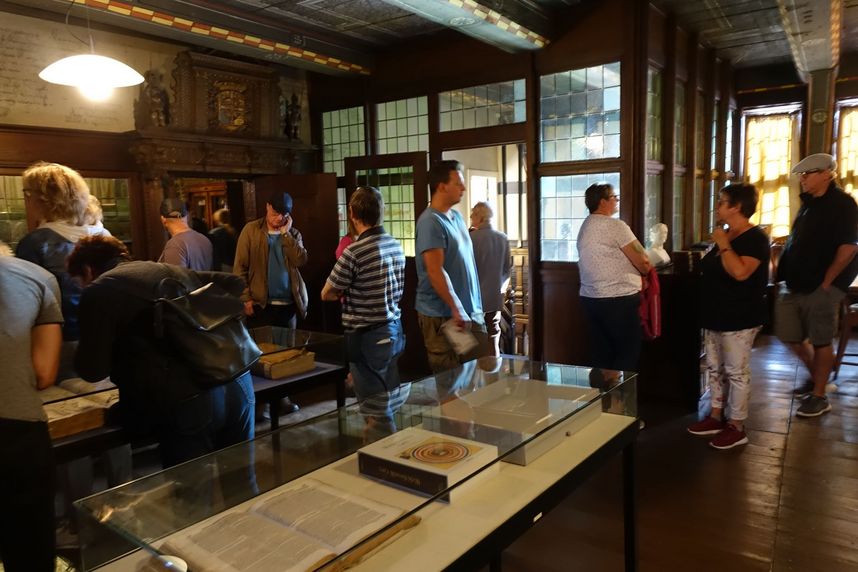 Besuch im Alten Rathaus mit wertvollen Büchern