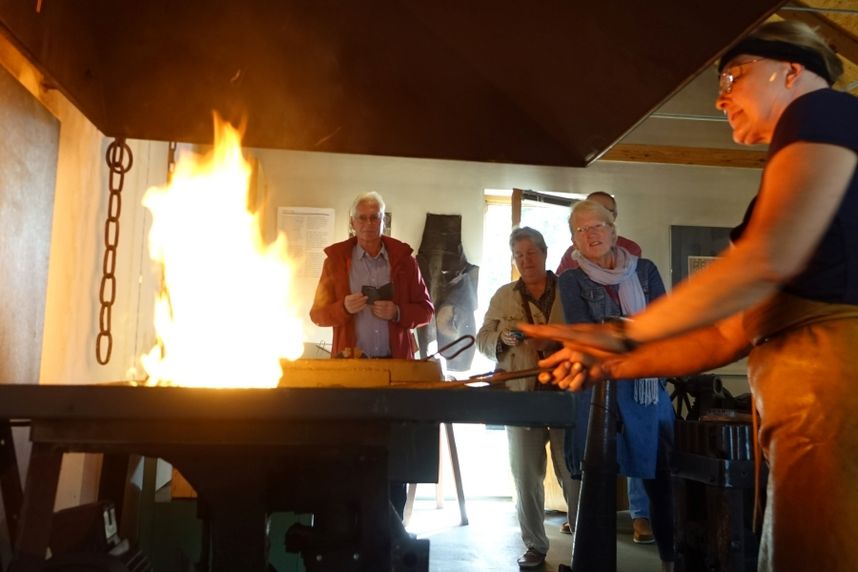 Vorführungen der alten Schmiedekunst durch Astrid Geruhn